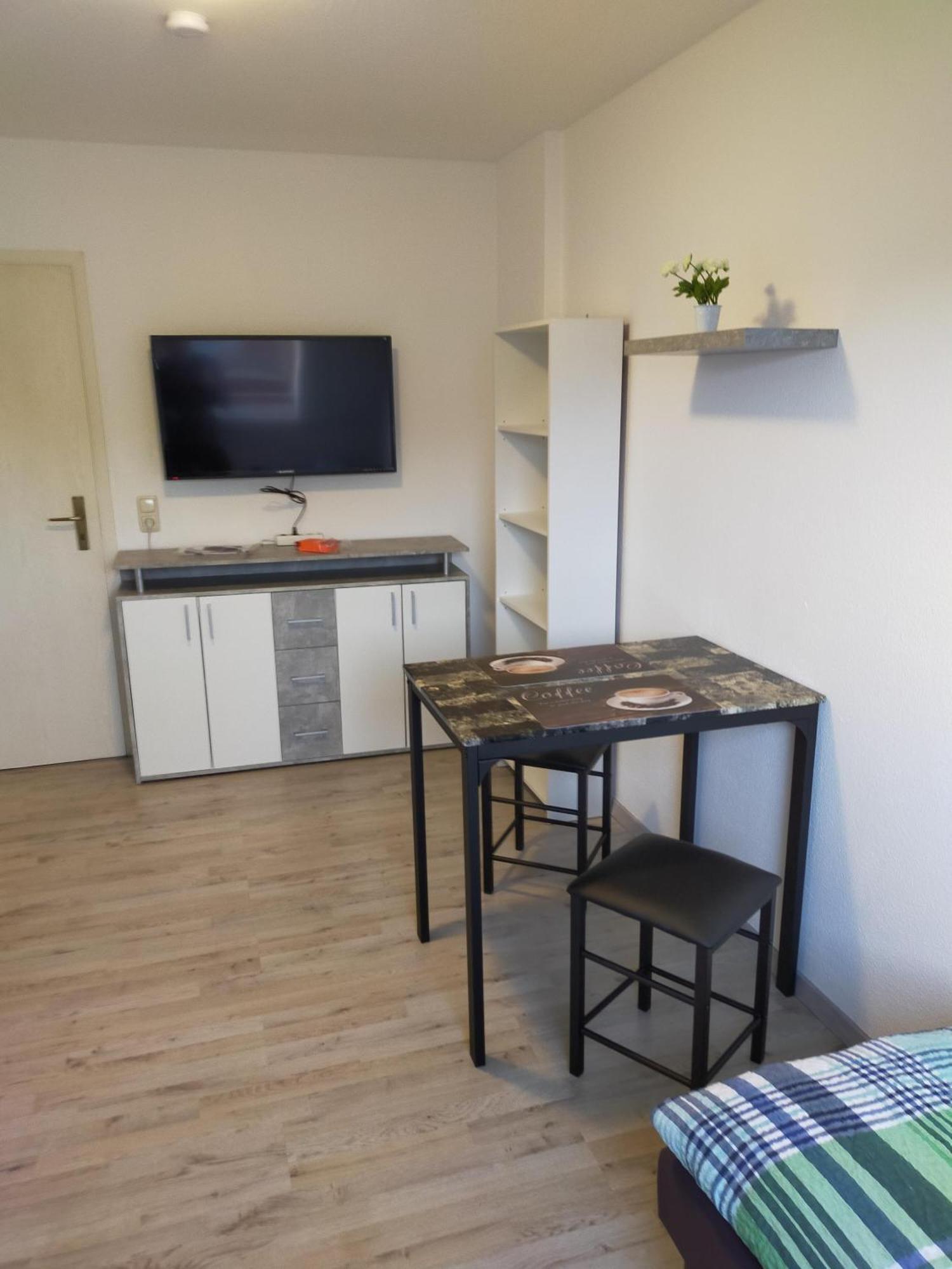 Flex Aparts - Grosse, Moeblierte Wohnung In Zwickau Mit 2 Zimmern Luaran gambar
