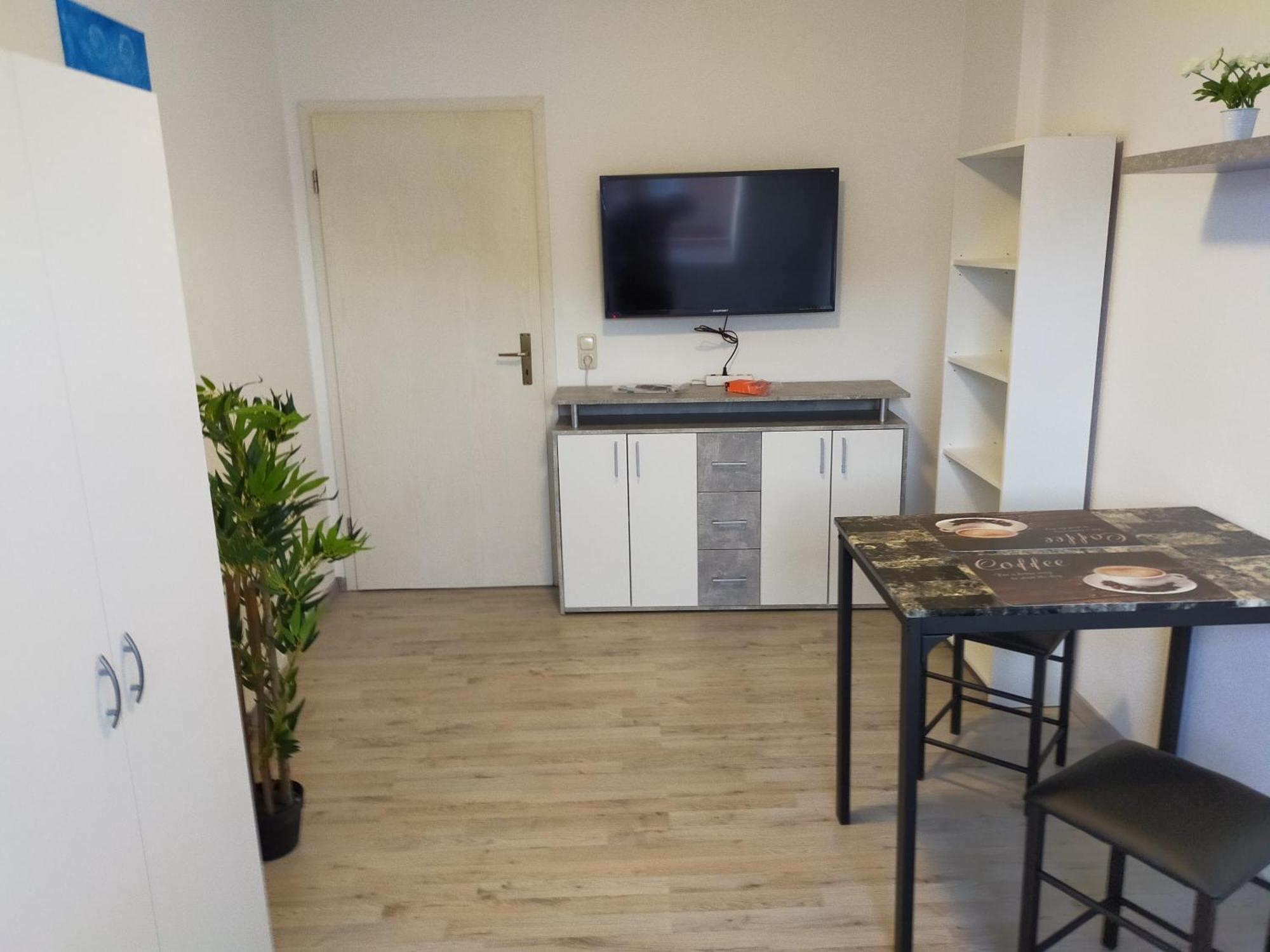 Flex Aparts - Grosse, Moeblierte Wohnung In Zwickau Mit 2 Zimmern Luaran gambar