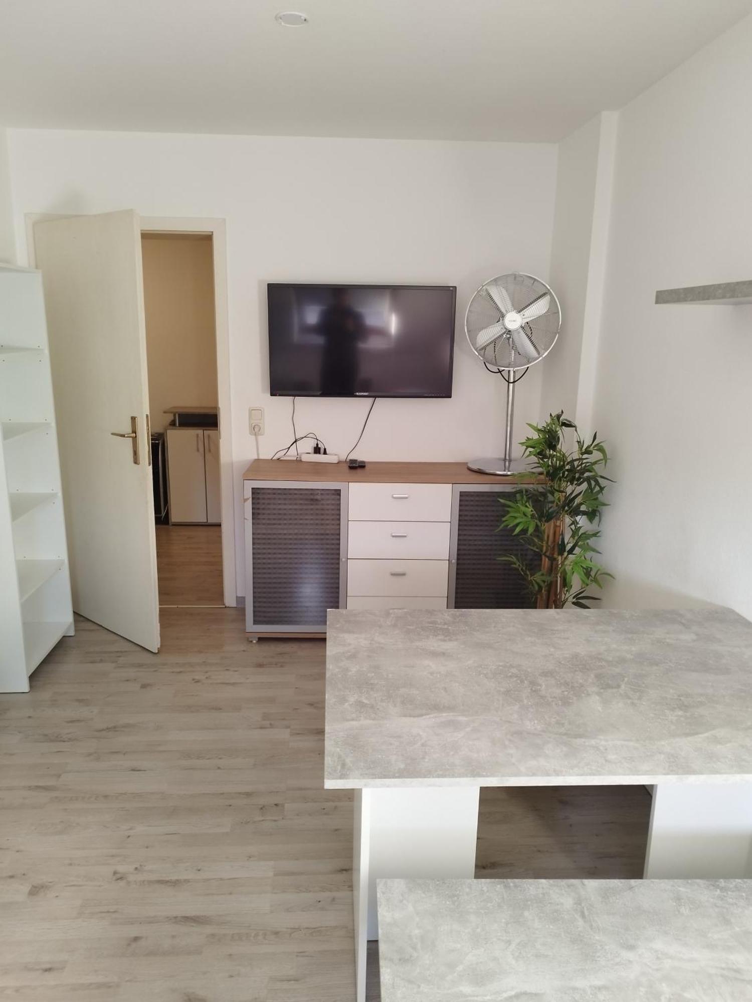 Flex Aparts - Grosse, Moeblierte Wohnung In Zwickau Mit 2 Zimmern Luaran gambar