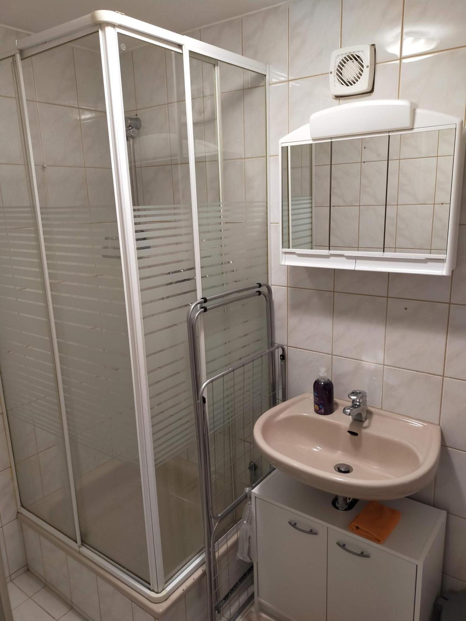 Flex Aparts - Grosse, Moeblierte Wohnung In Zwickau Mit 2 Zimmern Luaran gambar