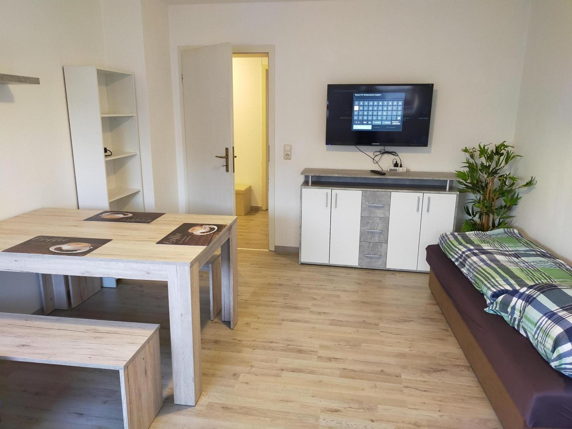 Flex Aparts - Grosse, Moeblierte Wohnung In Zwickau Mit 2 Zimmern Luaran gambar