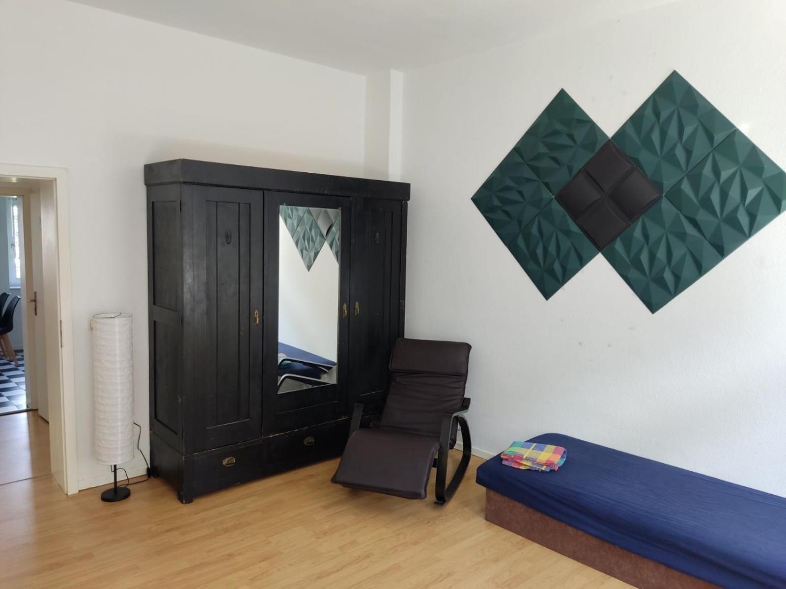 Flex Aparts - Grosse, Moeblierte Wohnung In Zwickau Mit 2 Zimmern Luaran gambar